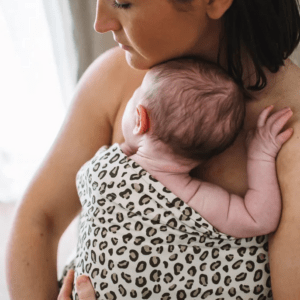 bandeau peau à peau léopard, maman et bébé