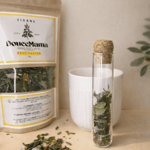 infuseur à thé en verre et bouchon de liège